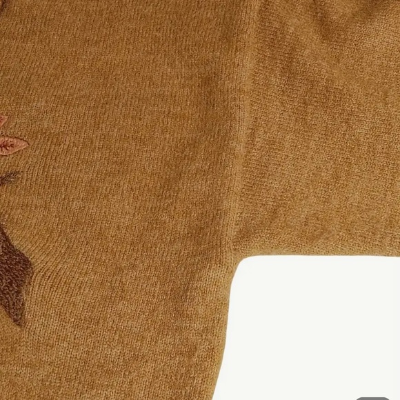 Cozy Deer Embroidered Crew Neck Sweater - Picture 4 of 4